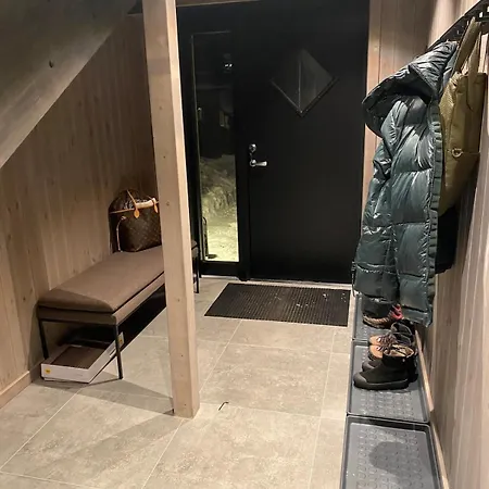 In And Out In The Middle Of The Slopes Favang