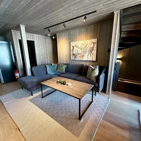 In And Out In The Middle Of The Slopes Favang