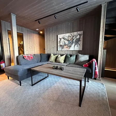 Holiday home Midtibakken Favang