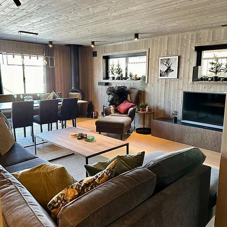 Vakantiehuis In And Out In The Middle Of The Slopes