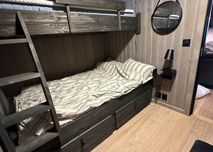 In And Out In The Middle Of The Slopes 度假居 *