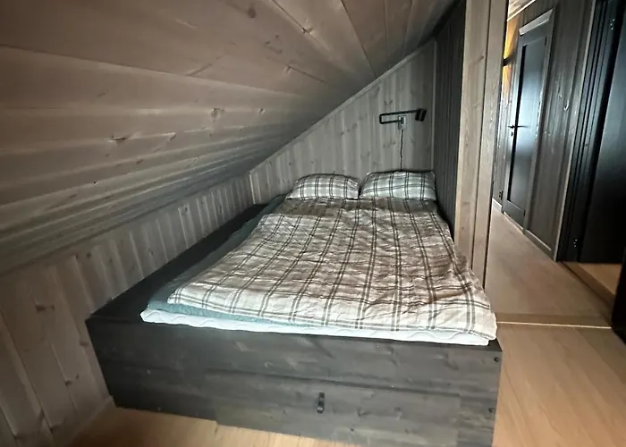 In And Out In The Middle Of The Slopes 度假居 Favang