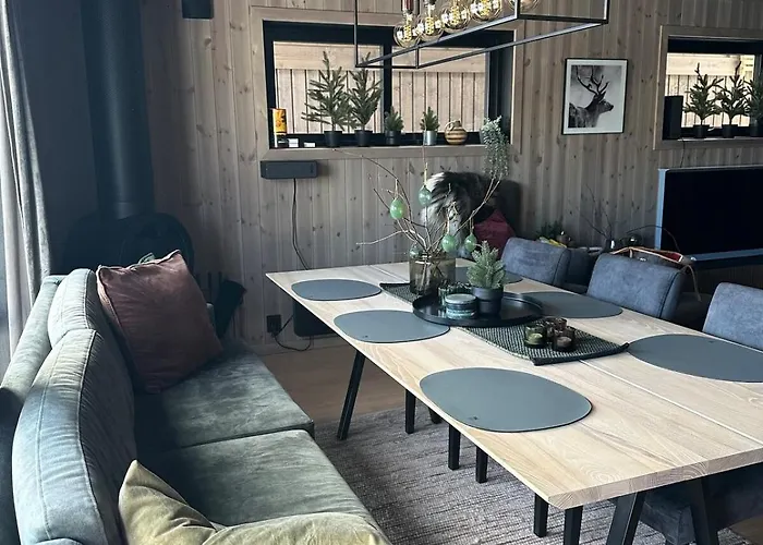 In And Out In The Middle Of The Slopes Favang