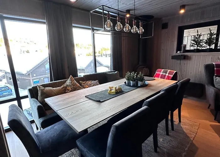 In And Out In The Middle Of The Slopes 度假居 Favang