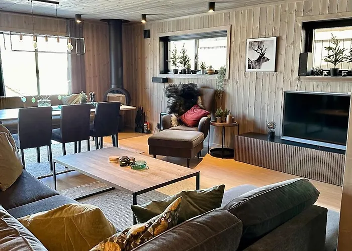 Feriehus In And Out In The Middle Of The Slopes