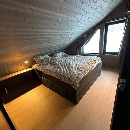 In And Out In The Middle Of The Slopes בית נופש Favang