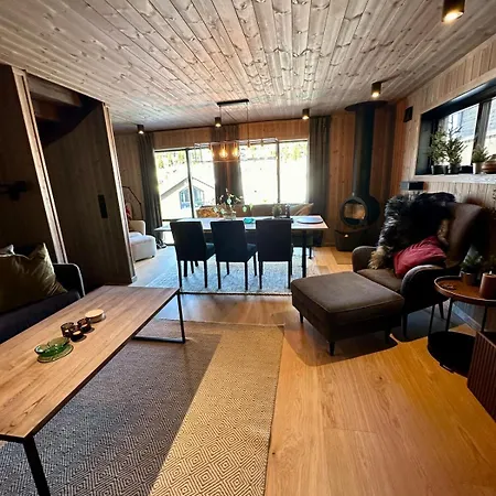 בית נופש In And Out In The Middle Of The Slopes Favang